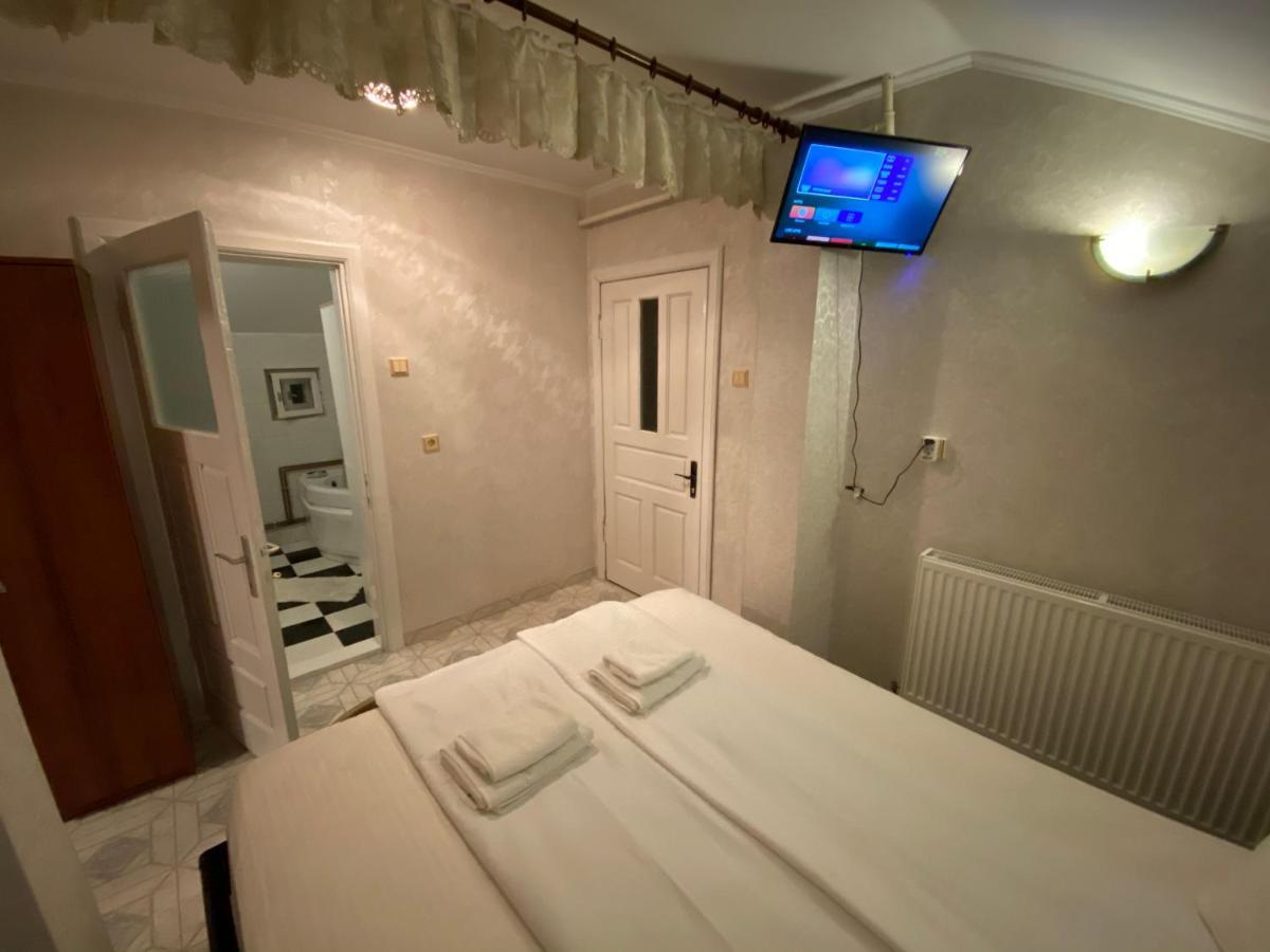 Apartament Mansarda Apartment Curtea De Arges Bagian luar foto