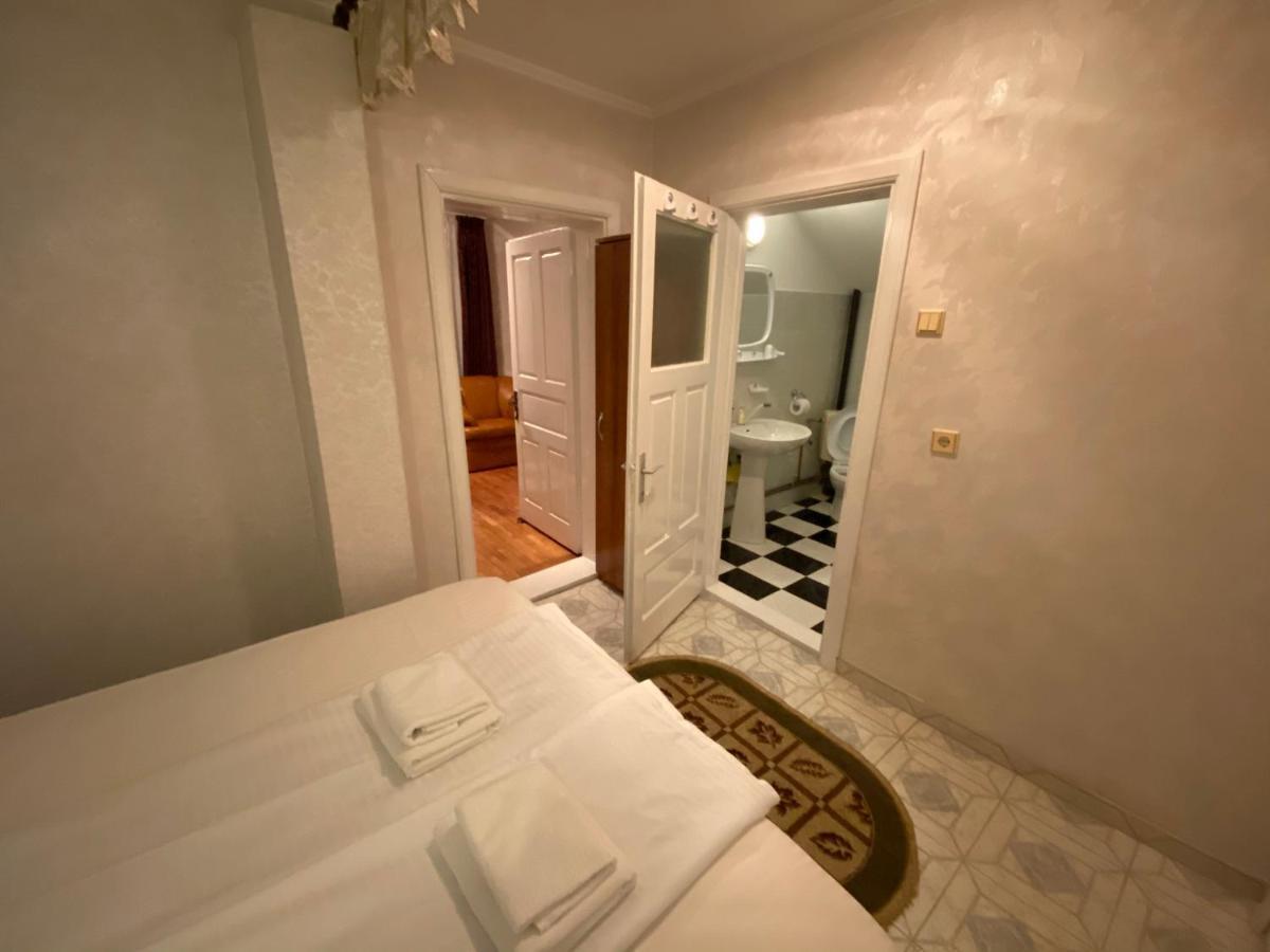 Apartament Mansarda Apartment Curtea De Arges Bagian luar foto