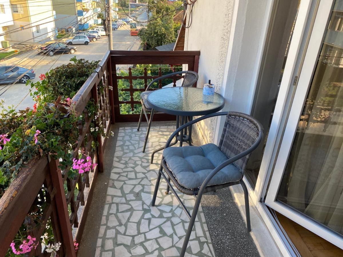 Apartament Mansarda Apartment Curtea De Arges Bagian luar foto