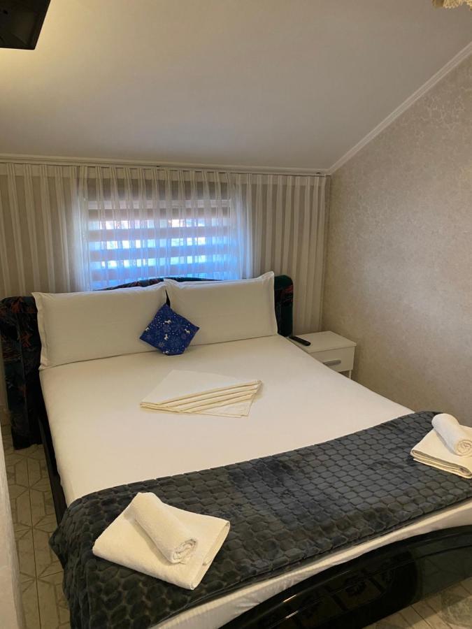 Apartament Mansarda Apartment Curtea De Arges Bagian luar foto